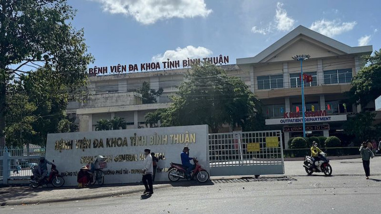 Bệnh nhân được đưa đi bệnh viện cấp cứu. a13004f70f0ab154e81b-6499-3854.jpg