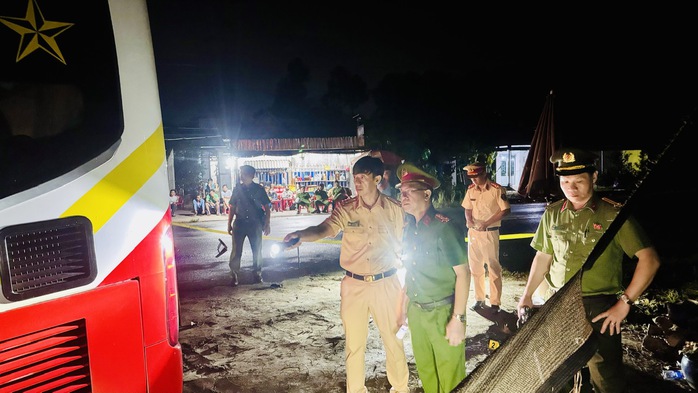 Tai nạn giao thông nghiêm trọng ở Đồng Tháp khiến 2 người tử vong - Ảnh 1.