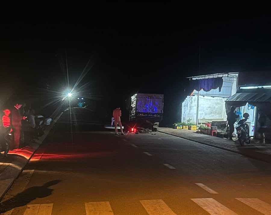 khu-vuc-xay-ra-tai-nan-la-doan-duong-thang-khong-co-den-chieu-sang-anh-tien-dat.jpg