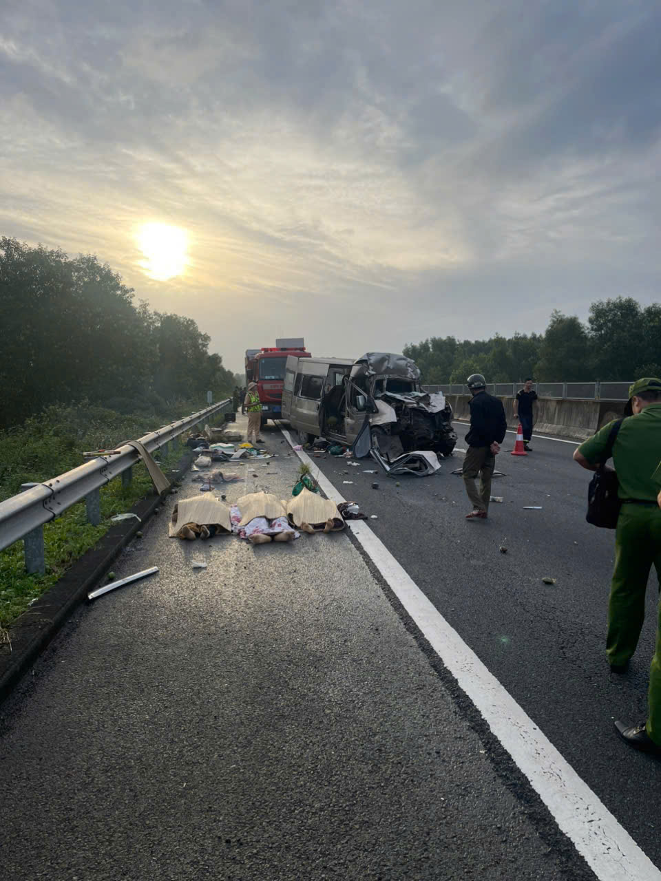 Tai nạn trên cao tốc Đà Nẵng – Quảng Ngãi, 3 người chết, 10 người bị thương - Ảnh 1.