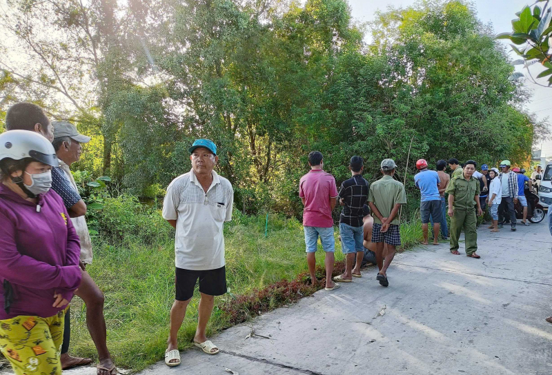 Phát hiện thi thể người đàn ông dưới mương nước ở Cà Mau -0