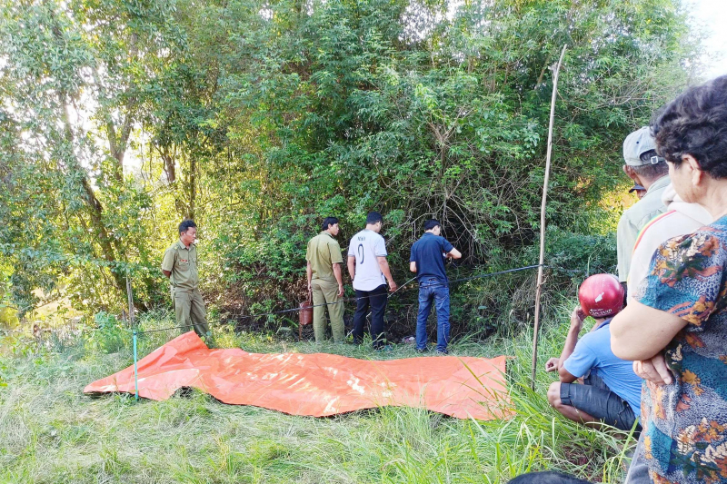 Phát hiện thi thể người đàn ông dưới mương nước ở Cà Mau -1