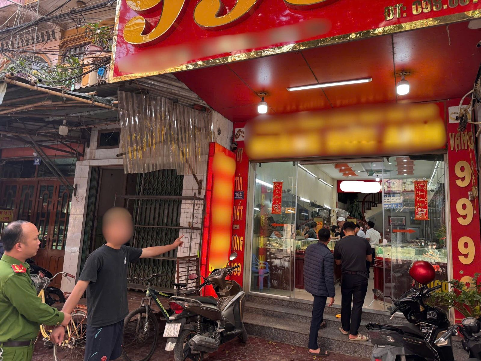 Ảnh minh họa: B;ắt nghi phạm 18 tuổi gây ra vụ c;ướp gi;ật tại ti;ệm vàng ở Hưng