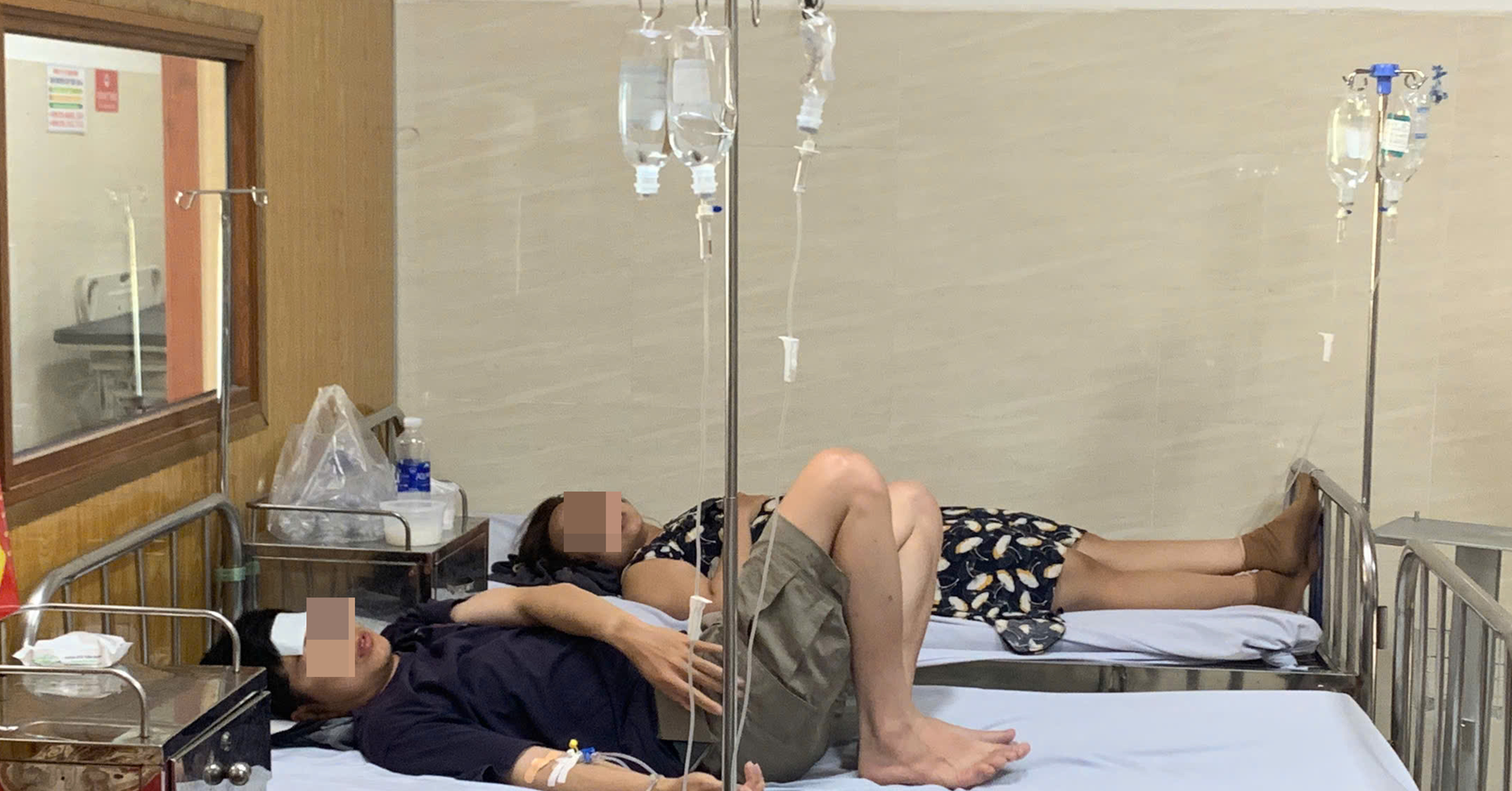 Ảnh minh họa: 19 người vào viện nghi ngộ độc sau khi ăn bánh mì ở TPHCM