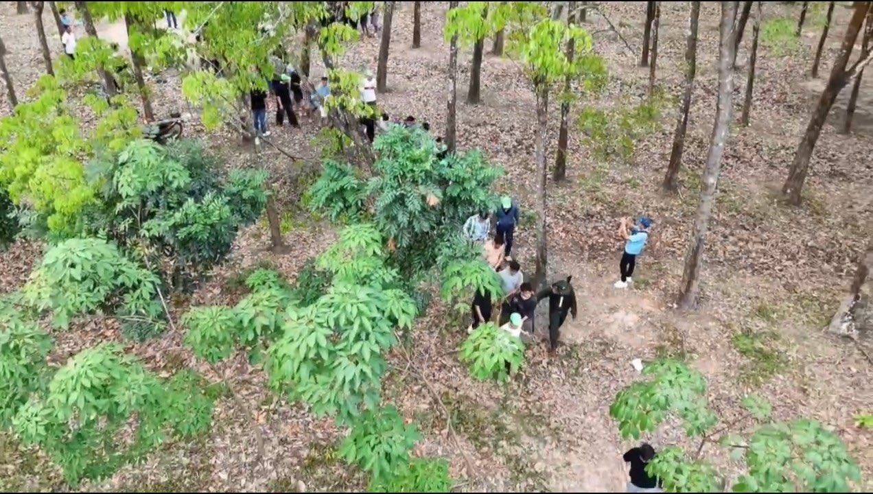 Ảnh minh họa: Màn ‘bạc bịp’ ở trường gà vừa bị trăm cảnh sát TP HCM vây bắt