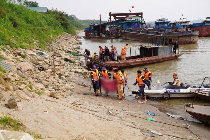 Ảnh minh họa: Chìm tàu hút cát ở Phú Thọ, 2 người ch