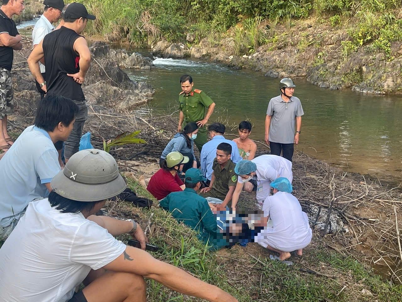 Ảnh minh họa: Dừng lại xuống suối chơi và lội nước , 2 nữ sinh ở Quảng Nam