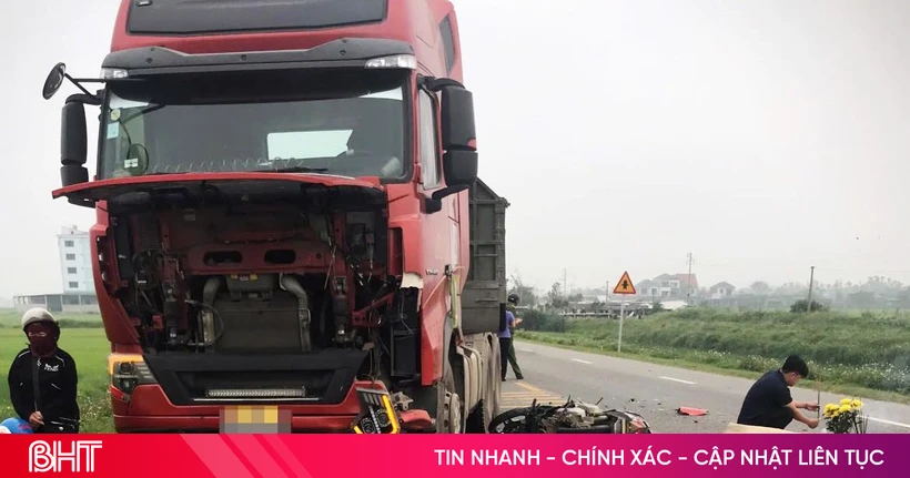 Ảnh minh họa: Xe đầu kéo va chạm xe máy, 1 người t