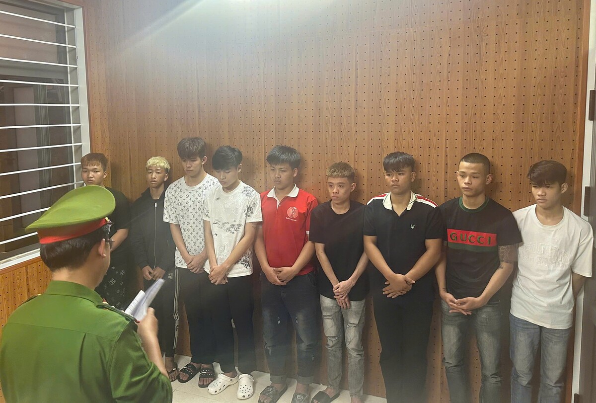 Ảnh minh họa: Nhóm thanh thiếu niên cầm hung khí truy đuổi làm 2 người thương vong