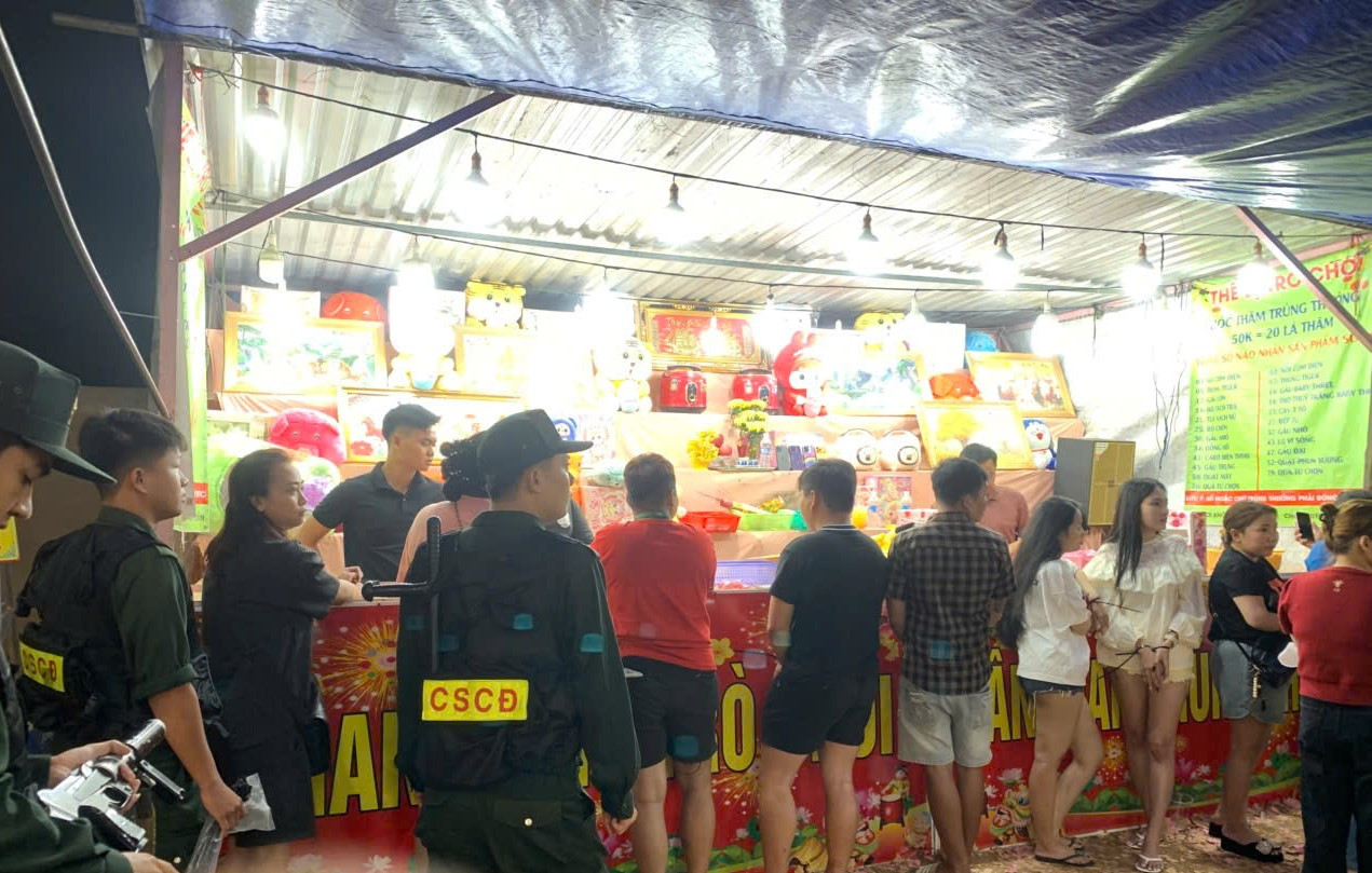 Ảnh minh họa: Phá đường dây l;ừa đ;ảo bốc thăm trúng thưởng tại hội chợ Hương Trầm