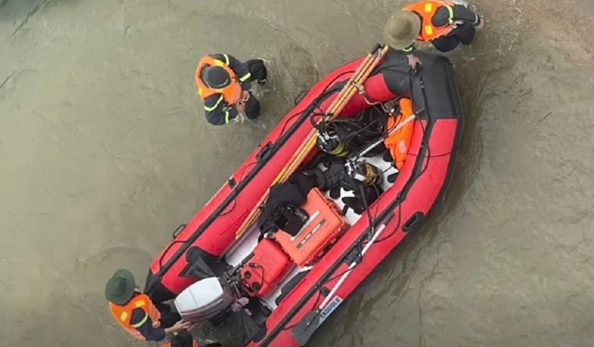 Ảnh minh họa: Đuổi chém người rồi ném dao xuống sông Trà Khúc