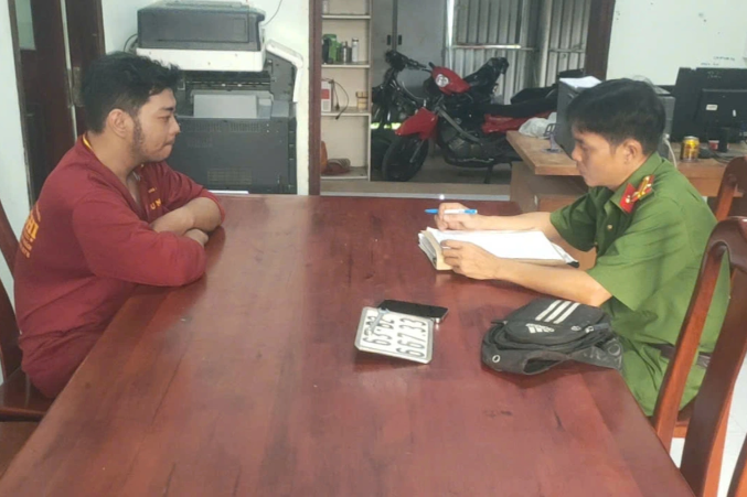 Ảnh minh họa: Vờ mua rồi giật điện thoại, tên c