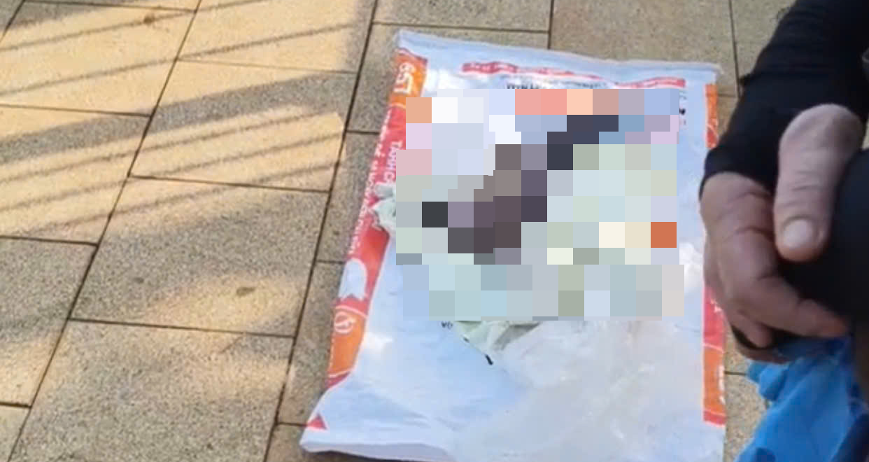 Ảnh minh họa: Phát hiện th;i th;ể b;é tr;ai s;ơ s;inh bên mương nước thương tâm