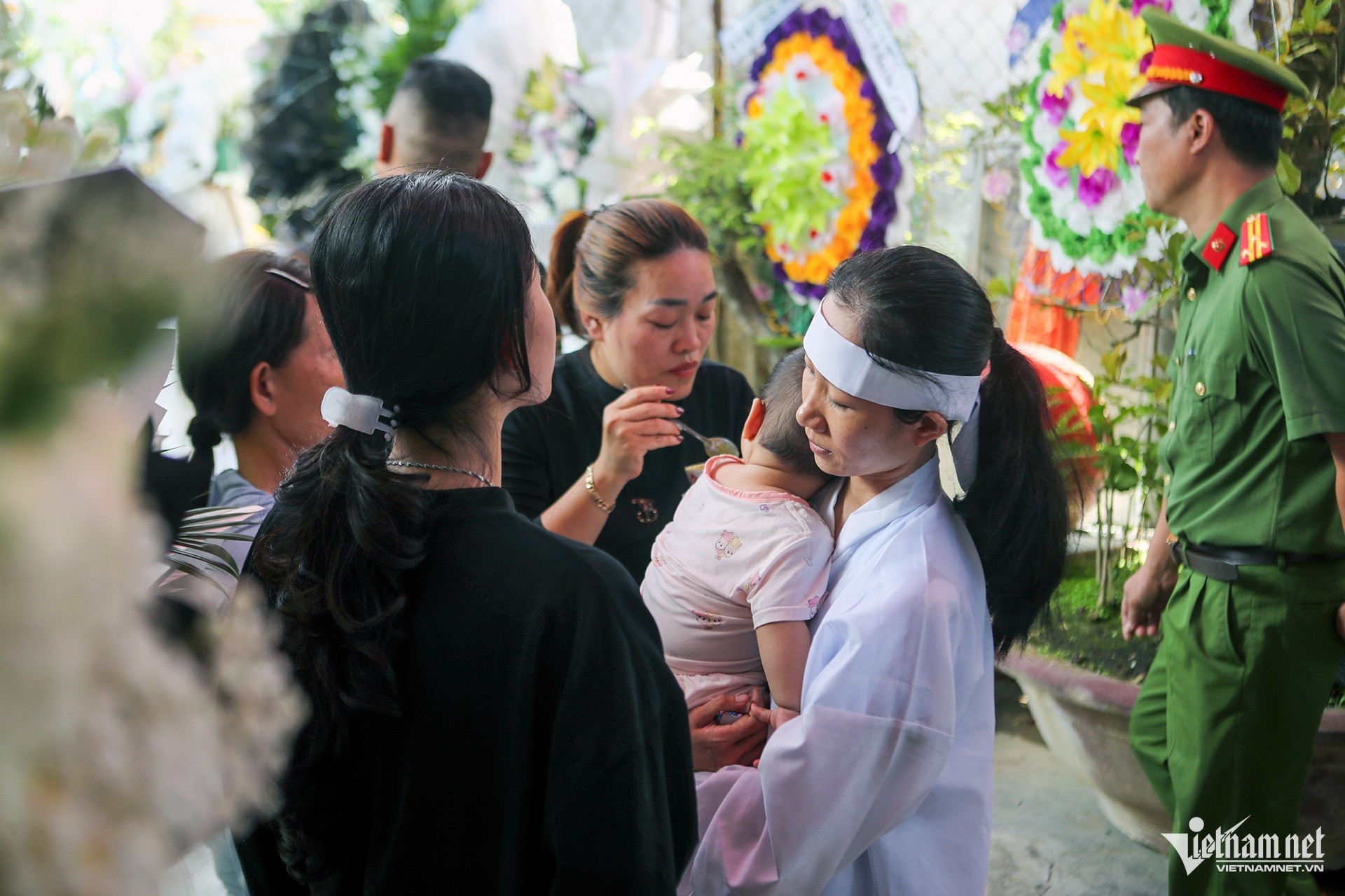 Ảnh minh họa: Chiến sĩ công an hy sinh khi truy bắt “cát tặc”