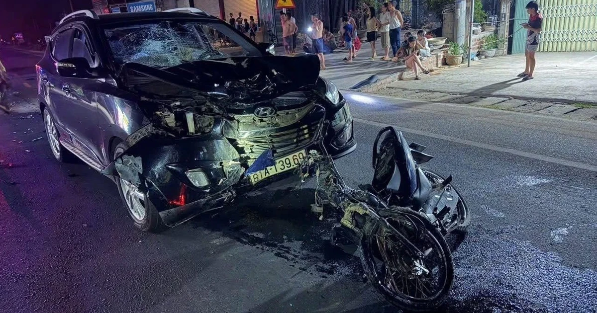 Ảnh minh họa: Va chạm với ô tô, thanh niên 16 tuổi đi xe máy t