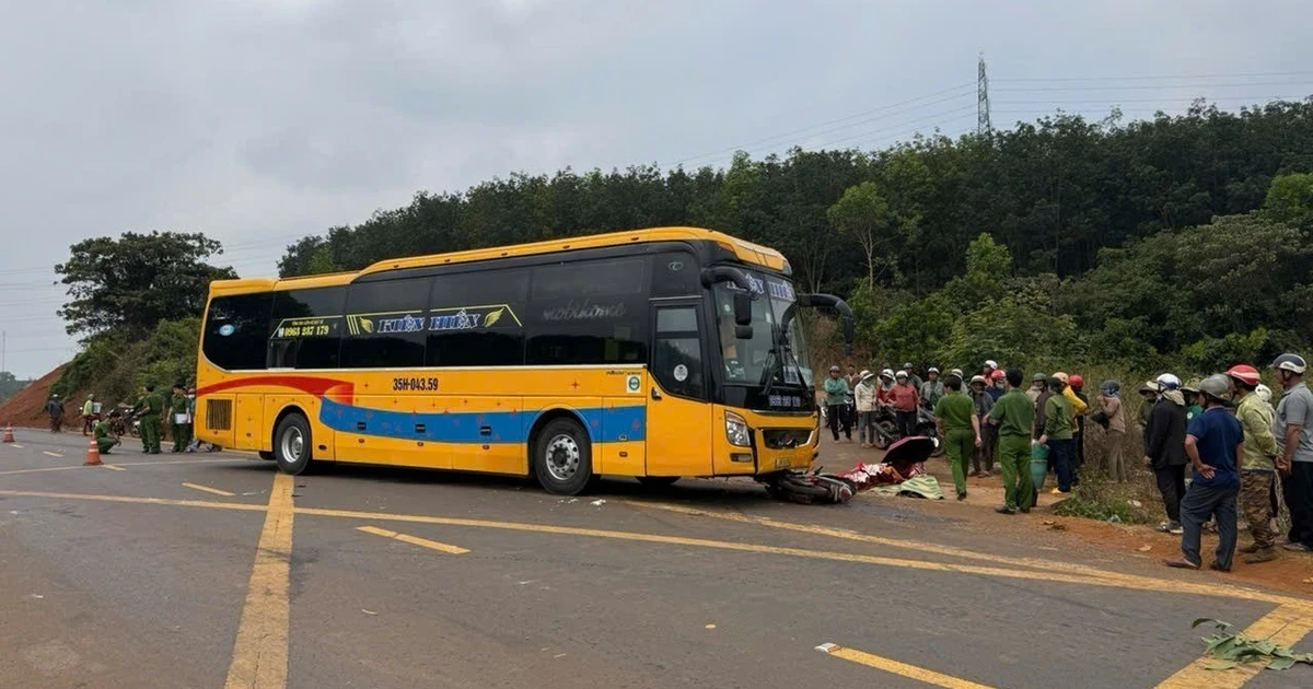 Ảnh minh họa: Va chạm với xe khách giường nằm, người phụ nữ đi xe máy t