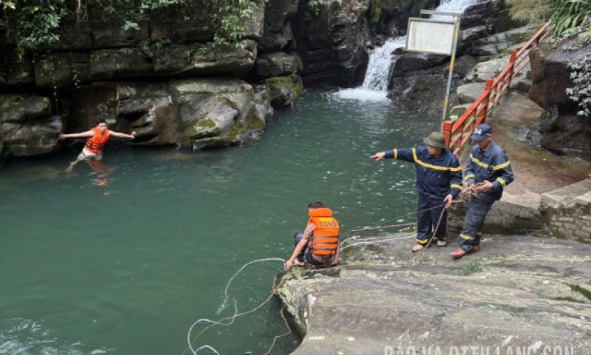 Ảnh minh họa: Xót xa n;ạn nh;ân ra đi mãi mãi tại thác Bản Khiếng