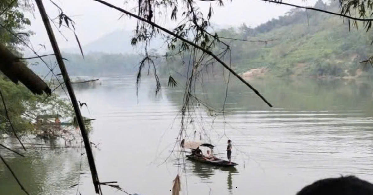 Ảnh minh họa: Do thời tiết nắng nóng nên rủ nhau xuống sông tắm, th