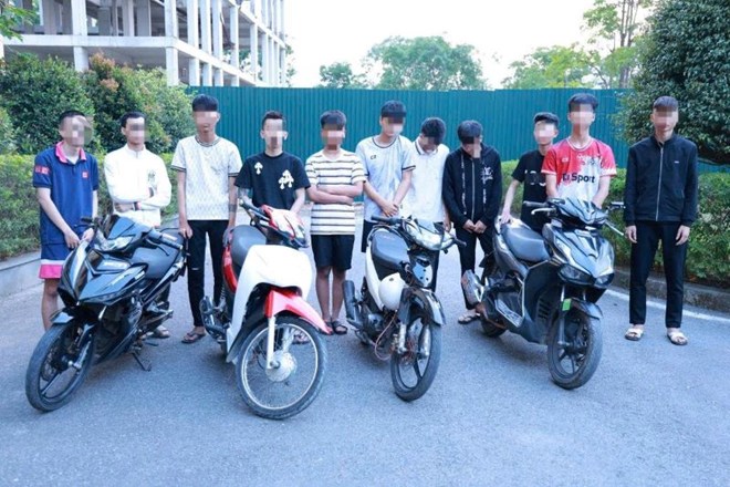 Ảnh minh họa: Nhóm đối tượng lái xe mang theo hung khí rượt đuổi nhau trên phố