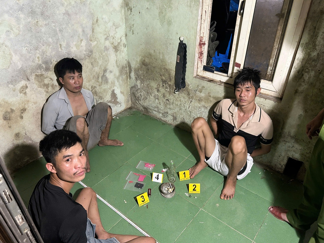 Ảnh minh họa: Bí ẩn trong phòng ngủ có 3 người ở Quảng Bình (cũ)