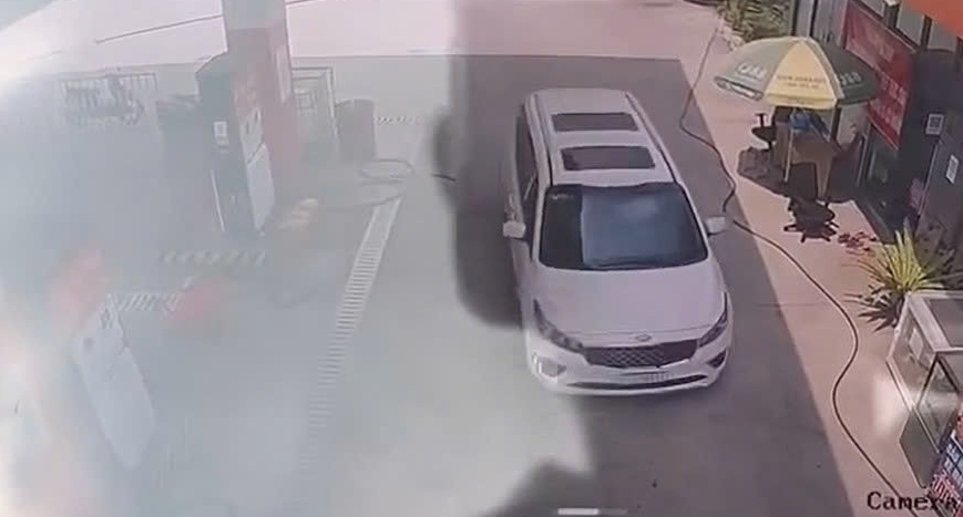 Ảnh minh họa: Làm rõ vụ bé 2 tuổi nằm chơi ở cây xăng bị xe ôtô cán