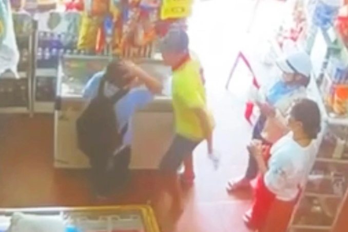 Ảnh minh họa: Nam sinh lớp 7 bị chủ quầy tạp hóa h