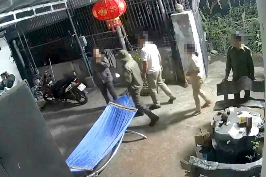 Ảnh minh họa: Đến nhà mời dân lên giải quyết mâu thuẫn, trưởng thôn bị đ;âm t