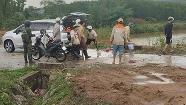 Ảnh minh họa: Một người dân bị s;ét đ;ánh t;ử v;ong tại đầm nuôi thủy sản