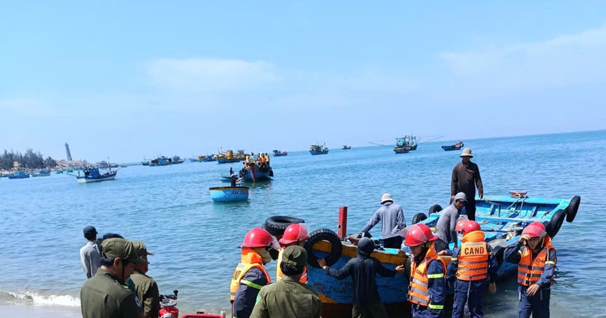 Ảnh minh họa: Tàu chở dầu nổ lớn rồi bốc cháy khiến 2 người bỏng nặng, 1 người