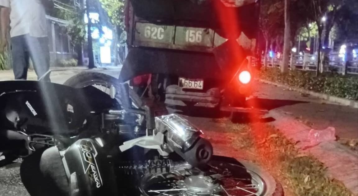 Ảnh minh họa: Tông vào xe chở rác đang dừng, người đàn ông t;ử v;ong