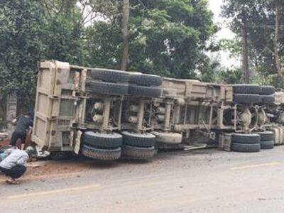 Ảnh minh họa: Khởi tố, bắt giam tài xế vụ lật xe đầu kéo khiến 2 phụ nữ