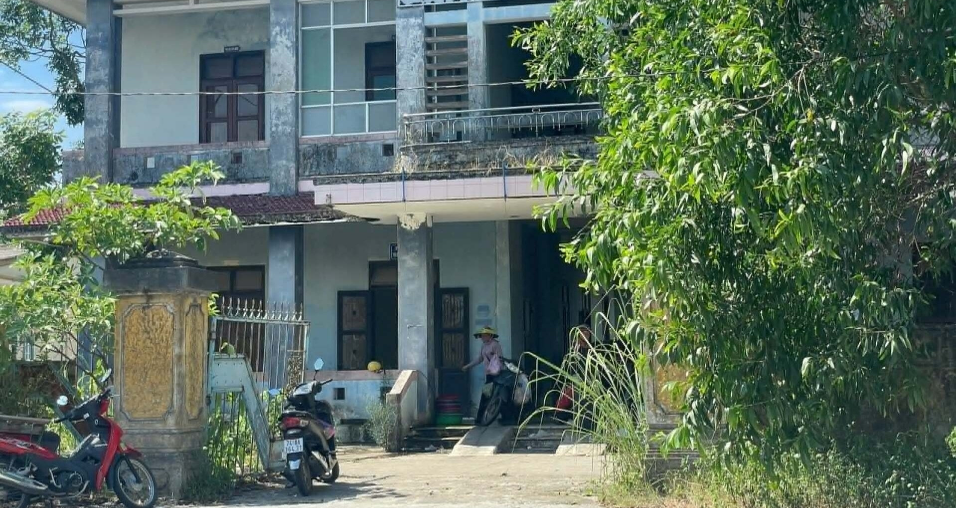 Ảnh minh họa: Đ;âm vợ cũ rồi t;ự s;át bất thành, người đàn ông đi đầu thú
