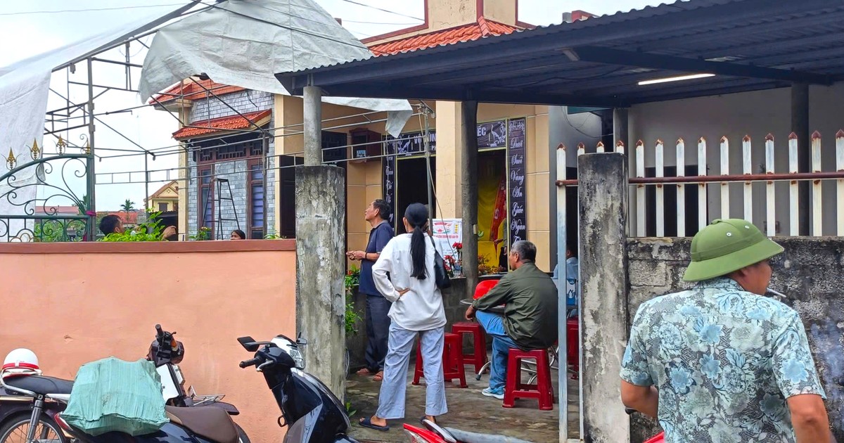 Ảnh minh họa: Công an bắt giữ người con trai sau khi mẹ t;ử v;ong, cha bị thương