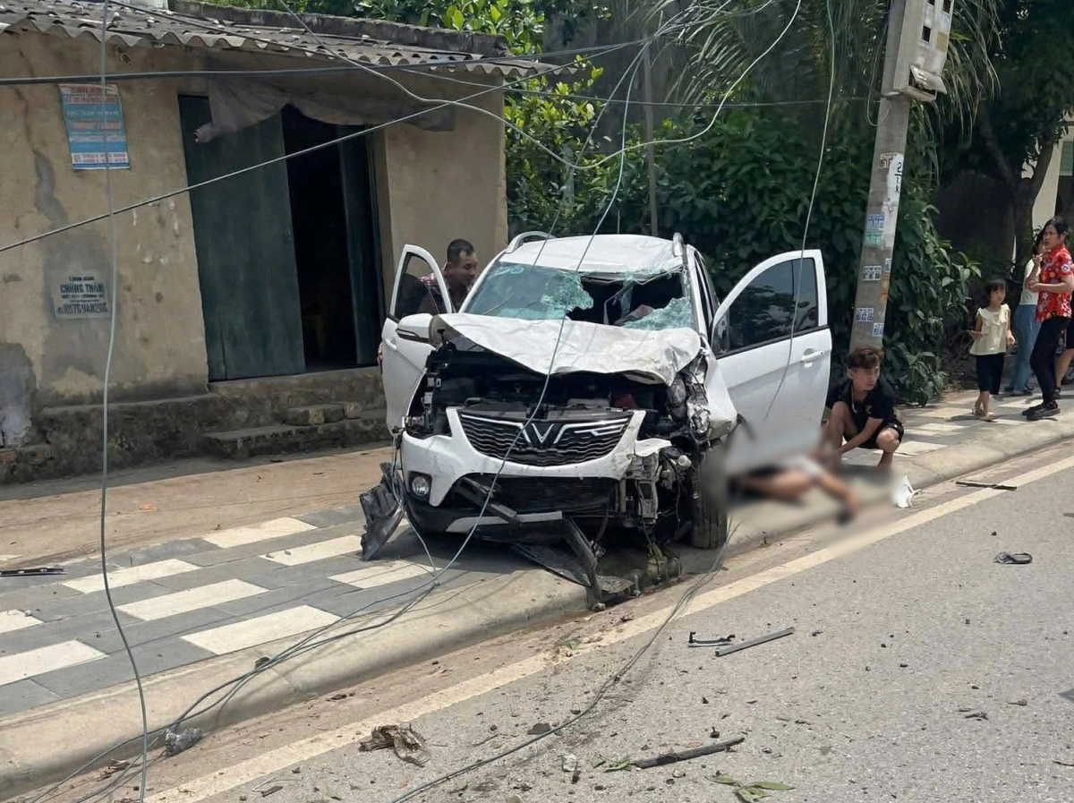 Ảnh minh họa: Gia đình ba người th;ương v;ong sau va chạm với ô tô
